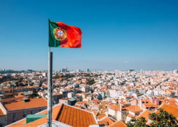 Portugal vai notificar 5,3 mil brasileiros para que deixem o país