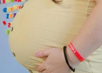 Mãe e padrasto são condenados a quase 100 anos por matar bebê em Goiás