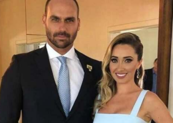 Esposa de Eduardo Bolsonaro tem contas bloqueadas