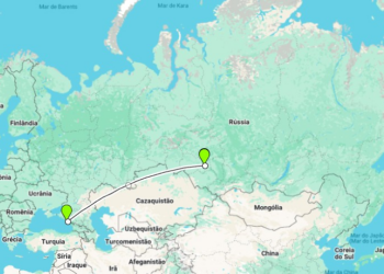 Um dia após acidente aéreo fatal, avião comercial perde pressão e tem que retornar à origem na Rússia