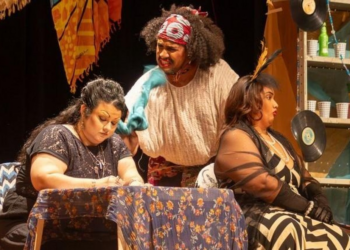 Mostra de Cenas da MT Escola de Teatro traz reflexão sobre movimento cultural da década de 1960