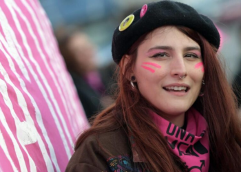 A política dos sexos: o que explica a diferença ideológica entre homens e mulheres