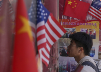 Para fortalecer acordo comercial, Trump suspende restrições à exportação de tecnologia para a China, diz jornal