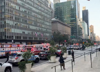 Atirador abre fogo em uma das avenidas mais movimentadas de Nova York, nos EUA