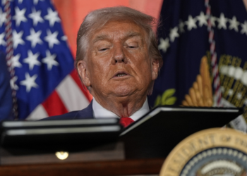 Trump diz que Índia pagará 'multa' por comprar da Rússia e estabelece tarifa do país em 25%