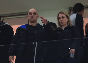 Bancos analisam se sanção a Moraes atingem compras internacionais em cartão