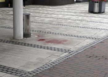 Ataque a faca deixa vários feridos em shopping na Finlândia; responsável foi preso