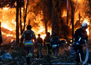 Rússia lança maior ataque aéreo contra a Ucrânia desde o início da guerra após ligação entre Trump e Putin