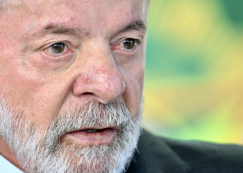 'The Economist' diz que Lula perdeu influência no exterior e está cada vez menos popular no Brasil