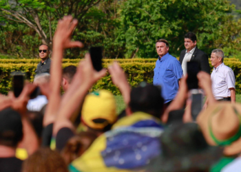 Silêncio e ambiguidade de Bolsonaro alimentaram clima golpista nas redes após eleição de Lula