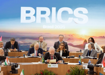 Na abertura do Brics, Lula critica aumento de gastos militares da Otan