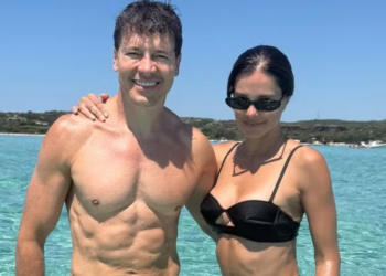 Após Itália, Faro e Vera Viel curtem ilha francesa com as filhas: ‘Love my family!!!!’