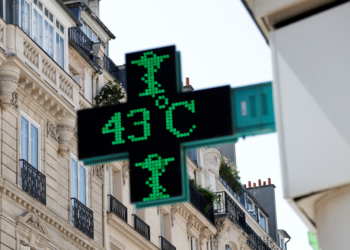 Criança de 2 anos morre na Espanha após ter sido deixada em carro em meio a onda de calor