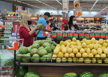 Economistas sobem previsão do PIB e reduzem a da inflação neste ano