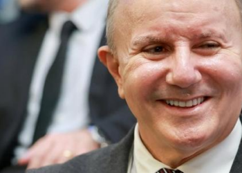 Preso, prefeito de Palmas sofre infarto e é internado, diz família