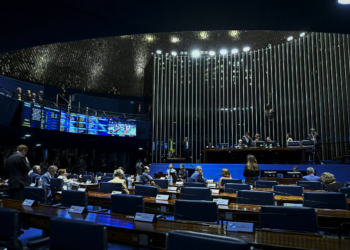 Senado aprova MP que eleva receitas da União com petróleo em meio a embate com governo