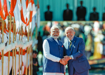 Ao lado de premiê da Índia, Lula lamenta aumento de guerras: 'Ensinamentos de Gandhi sendo jogados fora'