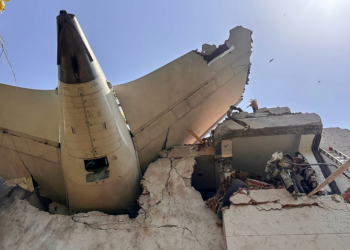 Air India: Investigação sobre queda de avião segundos após decolar apura se combustível foi cortado sem querer, diz site