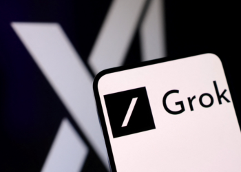 Grok, IA de Musk, exalta Hitler em postagens e apaga conteúdo após denúncias