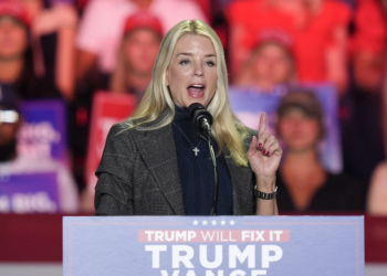 Governo Trump processa Califórnia por permitir atletas transgêneros em competições femininas em escolas dos EUA