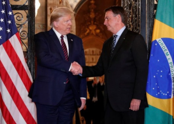 Trump volta a defender Bolsonaro e afirma que vai conversar com Lula “em algum momento”