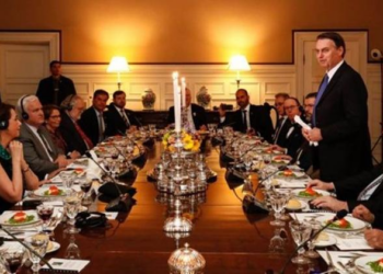 Steve Bannon: quem é aliado de Trump que apoia taxas dos EUA contra Brasil