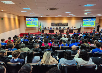 Líderes estudantis discutem participação ativa nas escolas da rede estadual de ensino