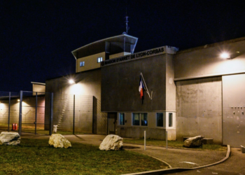 Fuga cinematográfica: preso escapa de presídio na França escondido em saco de roupa suja