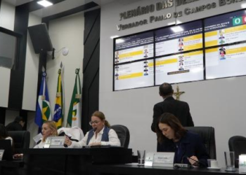 Vereadores de Cuiabá aprovam projeto de lei que proíbe transição de gênero em menores de 18 anos