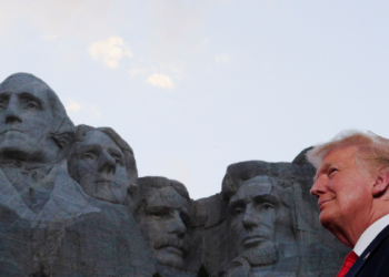 Donald Trump quer ter seu rosto no Monte Rushmore, mas plano pode rachar resto da escultura; entenda
