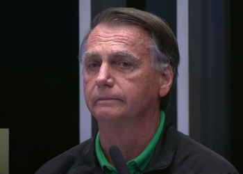 Bolsonaro chora no Senado e pede orações: "Entrego nas mãos de Deus"