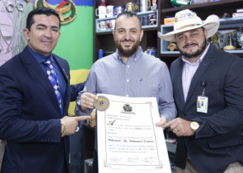 Assembleia entrega honrarias a Rikelme e ao palestino Mohammad Ata Leimoun