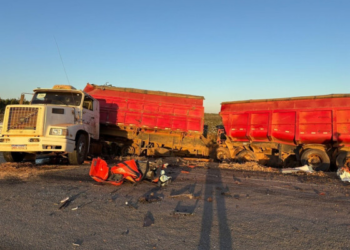 Motorista morre em acidente entre caminhão-tanque e carreta