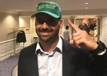 Eduardo Bolsonaro agora é um traidor remunerado pela pátria