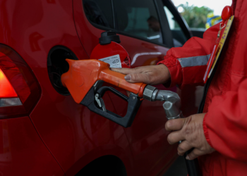 Governo pede ajuda ao Cade para baixar combustíveis