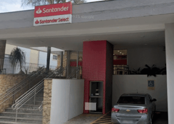 Santander é condenado após agência rejeitar conta para "jogador e político"