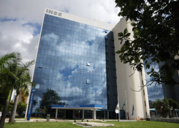 Fila do INSS cai 10% em quatro meses e chega a 2,4 milhões, diz instituto