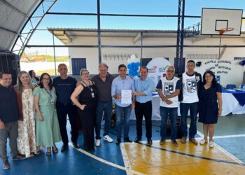 Deputado Sebastião Rezende celebra transformação da E.E. Carlos Hugueney em Escola Cívico-Militar em Alto Araguaia