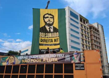 Bolsonaro participa de ato em Cuiabá por videochamada