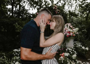 Como foto do noivado de Taylor Swift e Travis Kelce ecoa simbolismo de seis séculos de história da arte: 'Meticulosamente coreografado'
