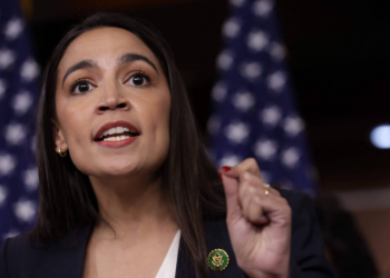 Ícone democrata dos EUA pede que governo Trump justifique sanções ao Brasil