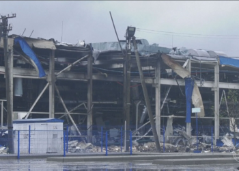 Ataques russos contra instalações elétricas deixam cerca de 60 mil famílias sem energia na Ucrânia