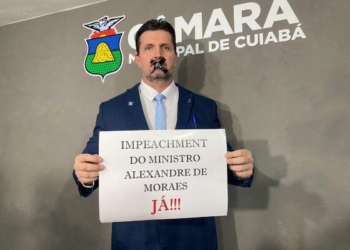 Ranalli faz protesto na Câmara e pede impeachment de Moraes