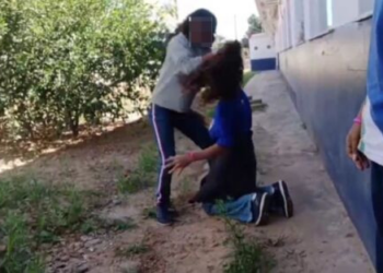 Justiça determina internação de menores que espancaram garota de 12 anos em escola