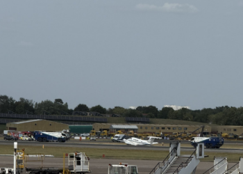 Aeroporto no Reino Unido interdita pista após 'incidente' com avião