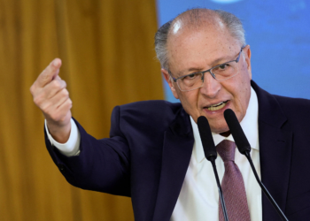 Alckmin abre consulta a ministros para autorizar reclamação do Brasil contra Trump na OMC