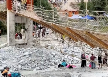 Queda de ponte em atração turística na China mata 5; VÍDEO mostra resgate de vítimas