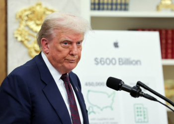 Grupo pró-Trump lidera ofensiva para afastar servidores federais considerados 'subversivos'