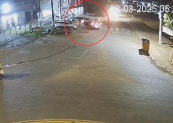 VÍDEO – Policiais salvam bebê de 1 ano que desmaiou após se engasgar com leite