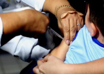 Surto de sarampo em estado vizinho acende alerta em Cuiabá